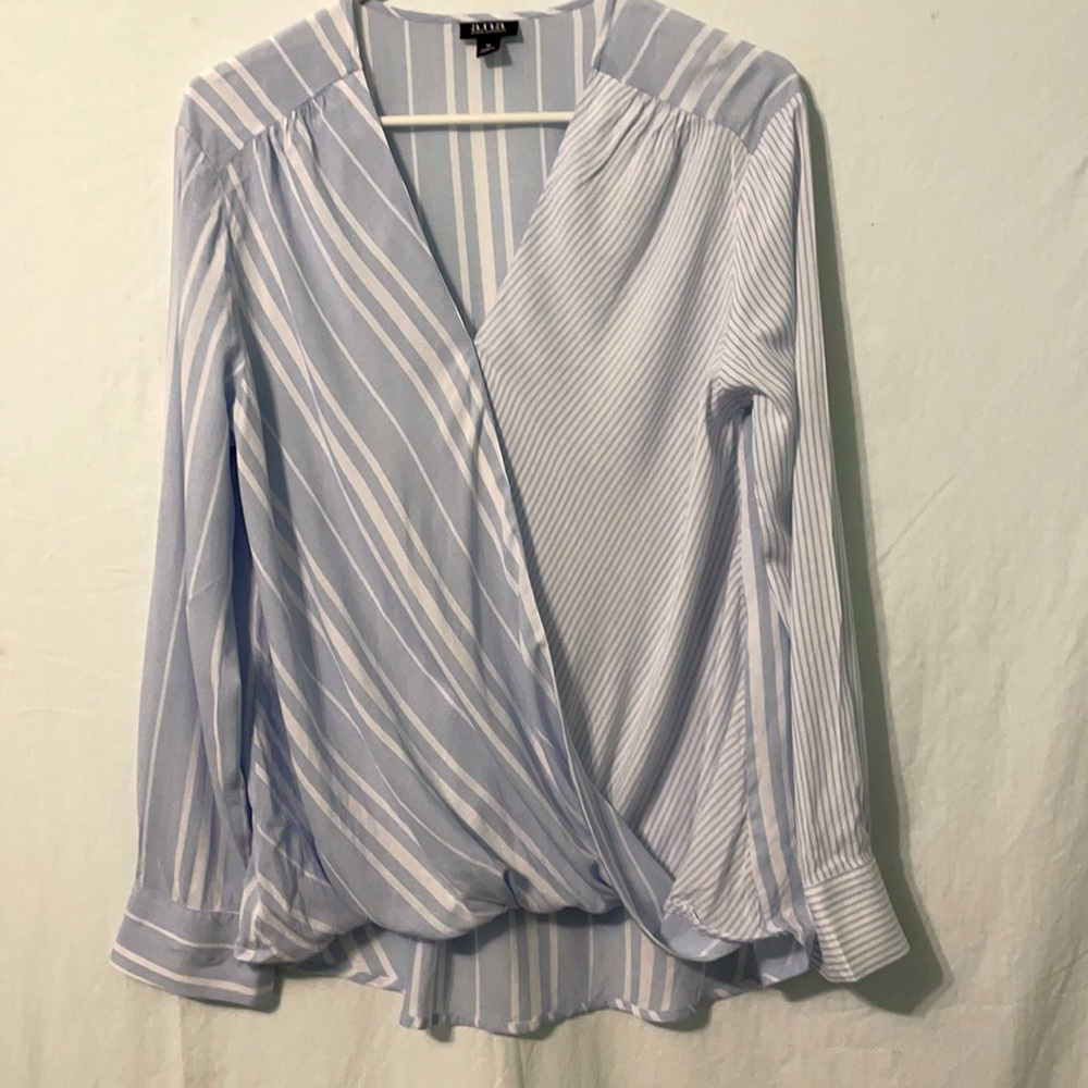 a.n.a. Wrap top Size Medium